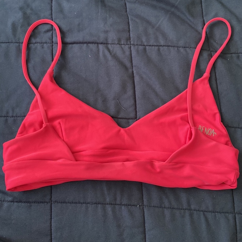 Medium. BENOA. hot pink